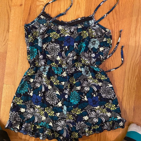 Floral romper - Picture 2 of 3